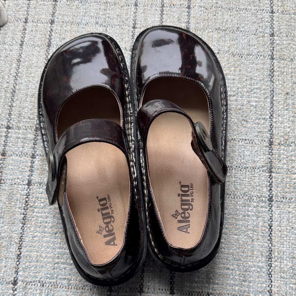 Alegria Womens Comfort Patent Leather Mary Janes - Deep Brown cheetah